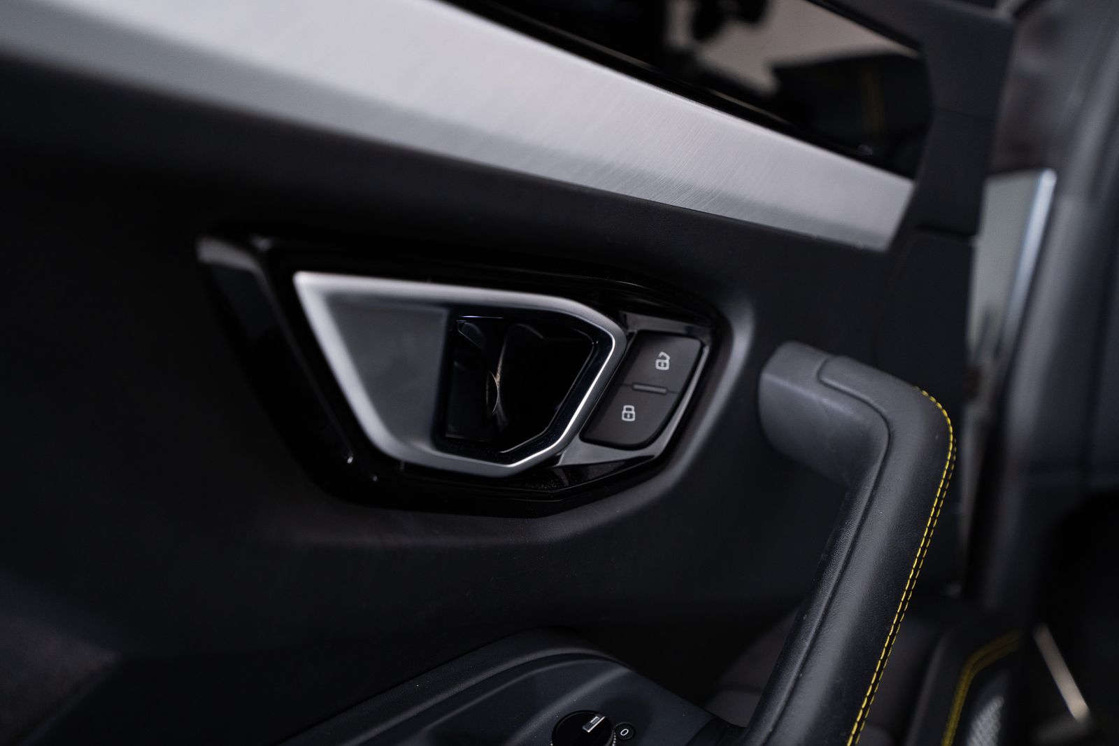2020 Lamborghini Urus Base — full photo 17 of 53