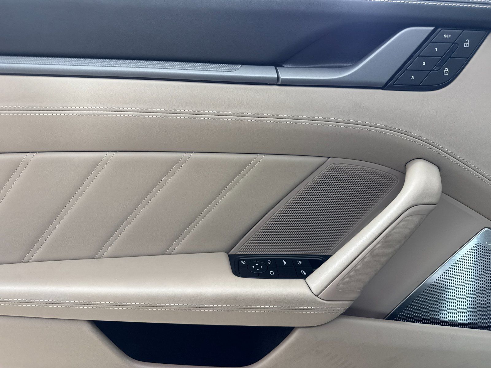 2025 Porsche 911 Carrera S — full photo 13 of 29