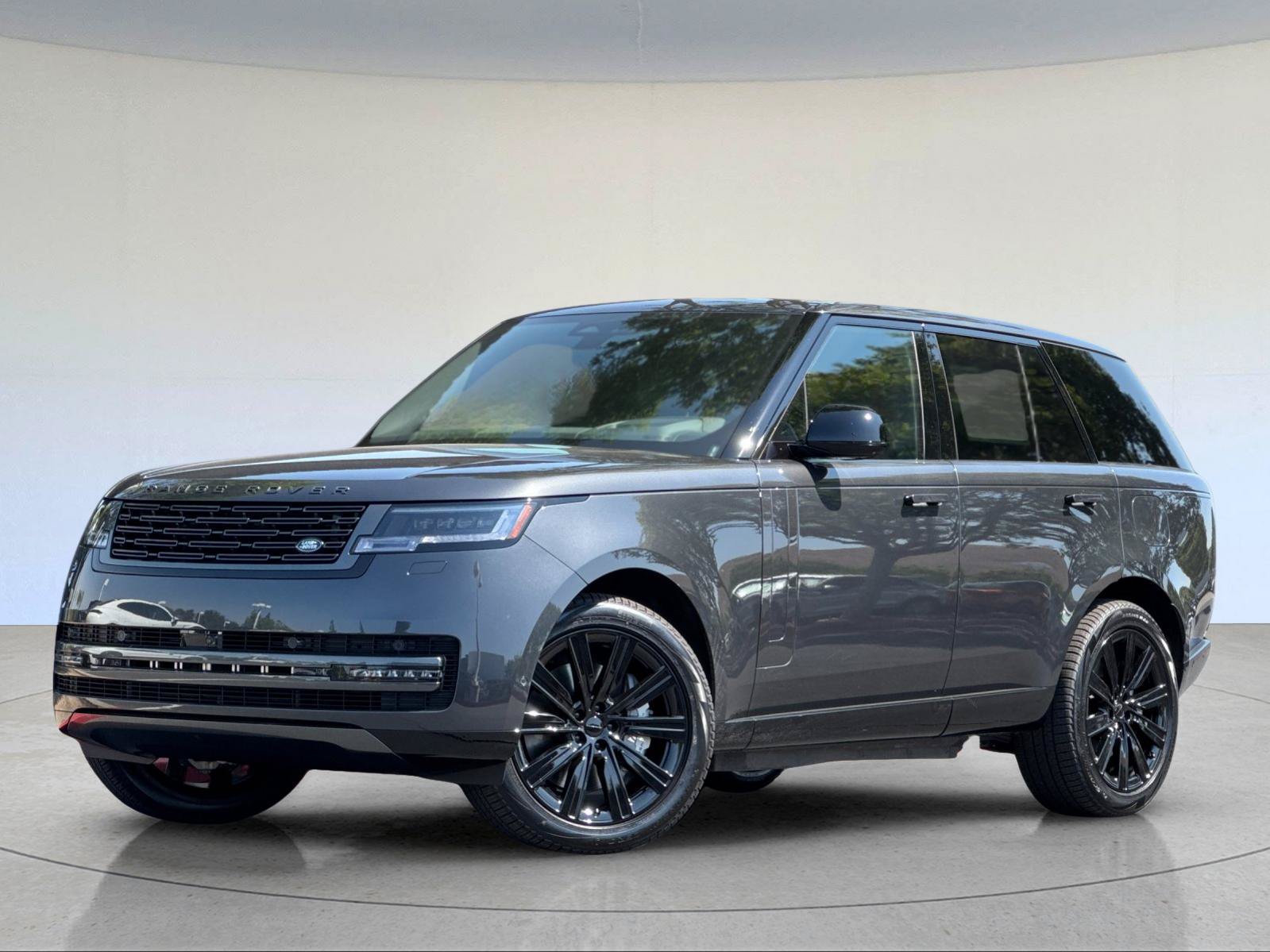 2026 Land Rover Range Rover Plug-In Hybrid SE — photo 1 of 28
