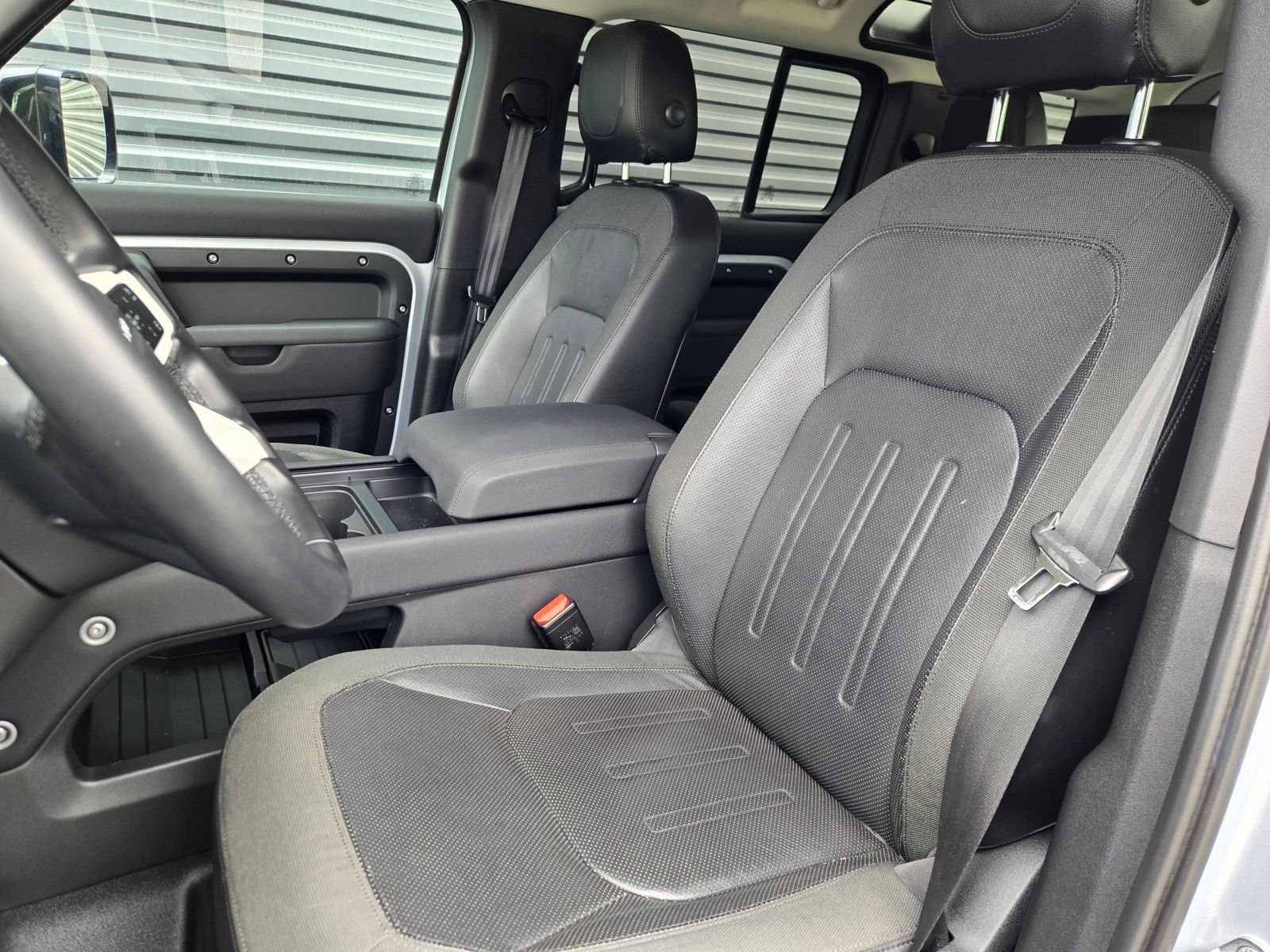 2020 Land Rover Defender 110 SE — full photo 20 of 45
