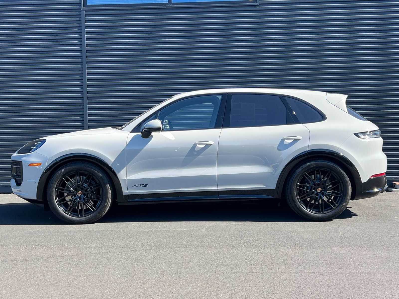2026 Porsche Cayenne GTS — full photo 2 of 29
