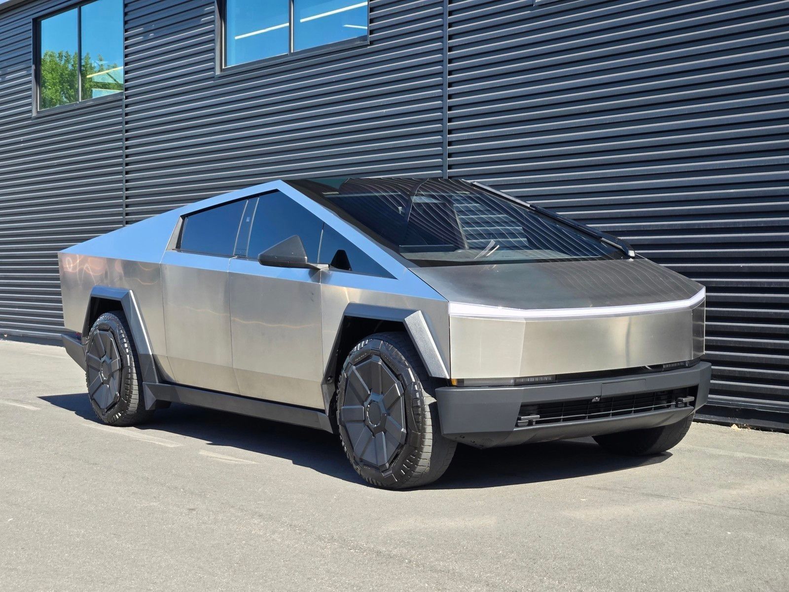 2024 Tesla Cybertruck Cyberbeast — full photo 8 of 45