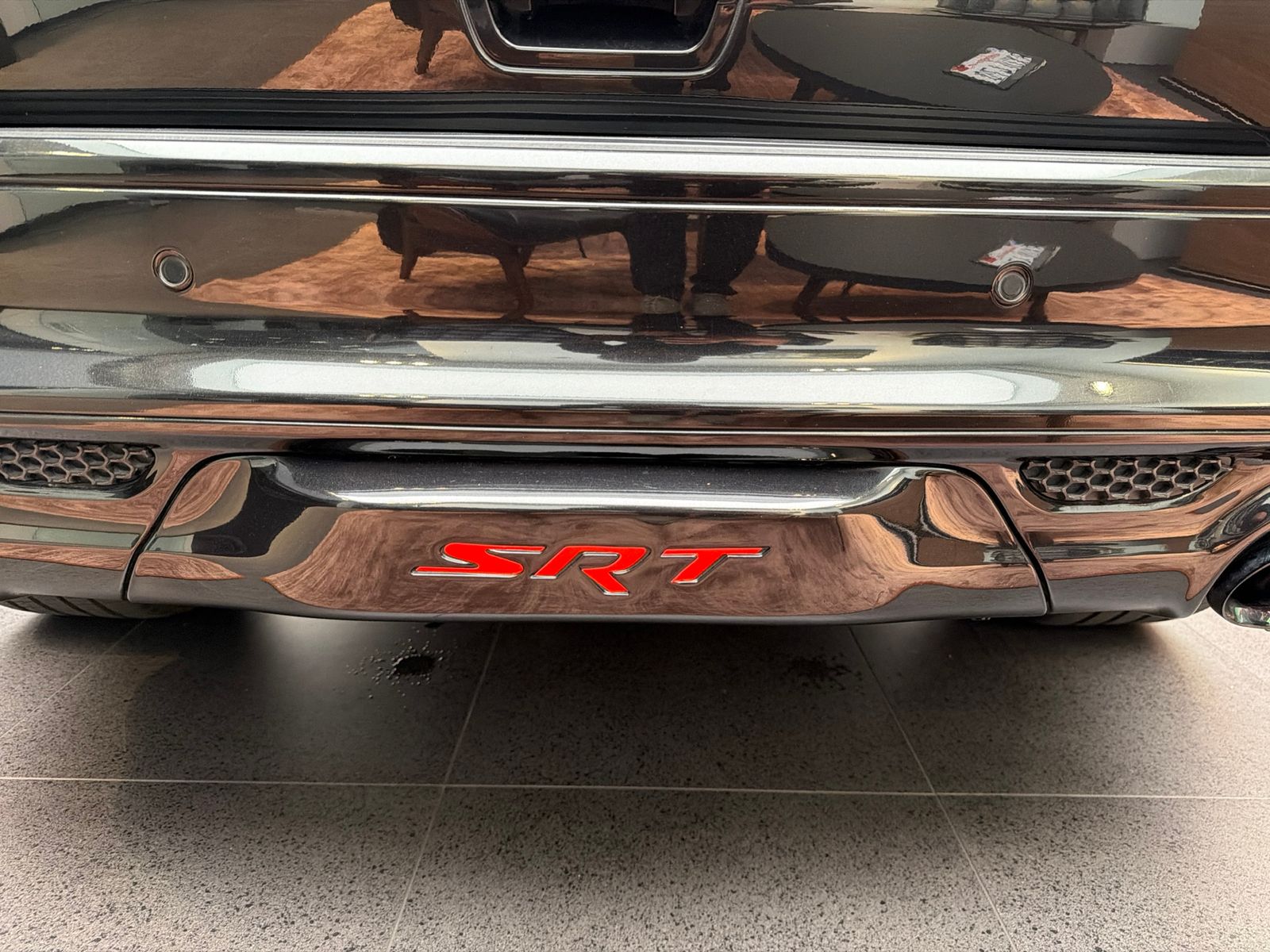 2014 Jeep Grand Cherokee SRT — full photo 5 of 9