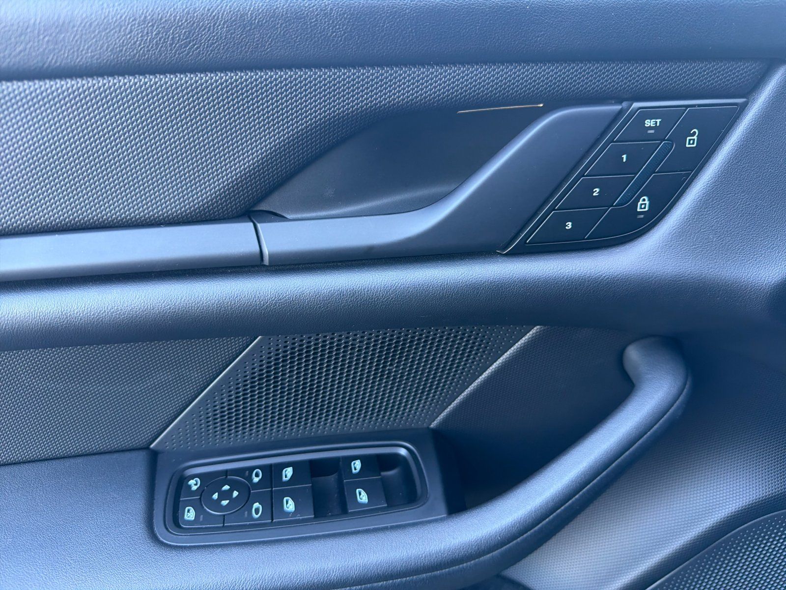 2022 Porsche Taycan Cross Turismo 4S — full photo 12 of 29