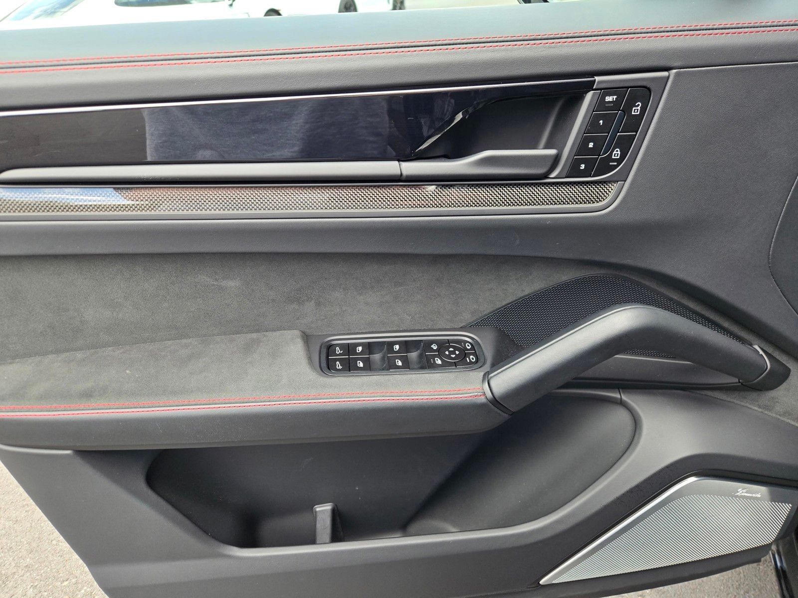 2026 Porsche Cayenne GTS — full photo 20 of 27