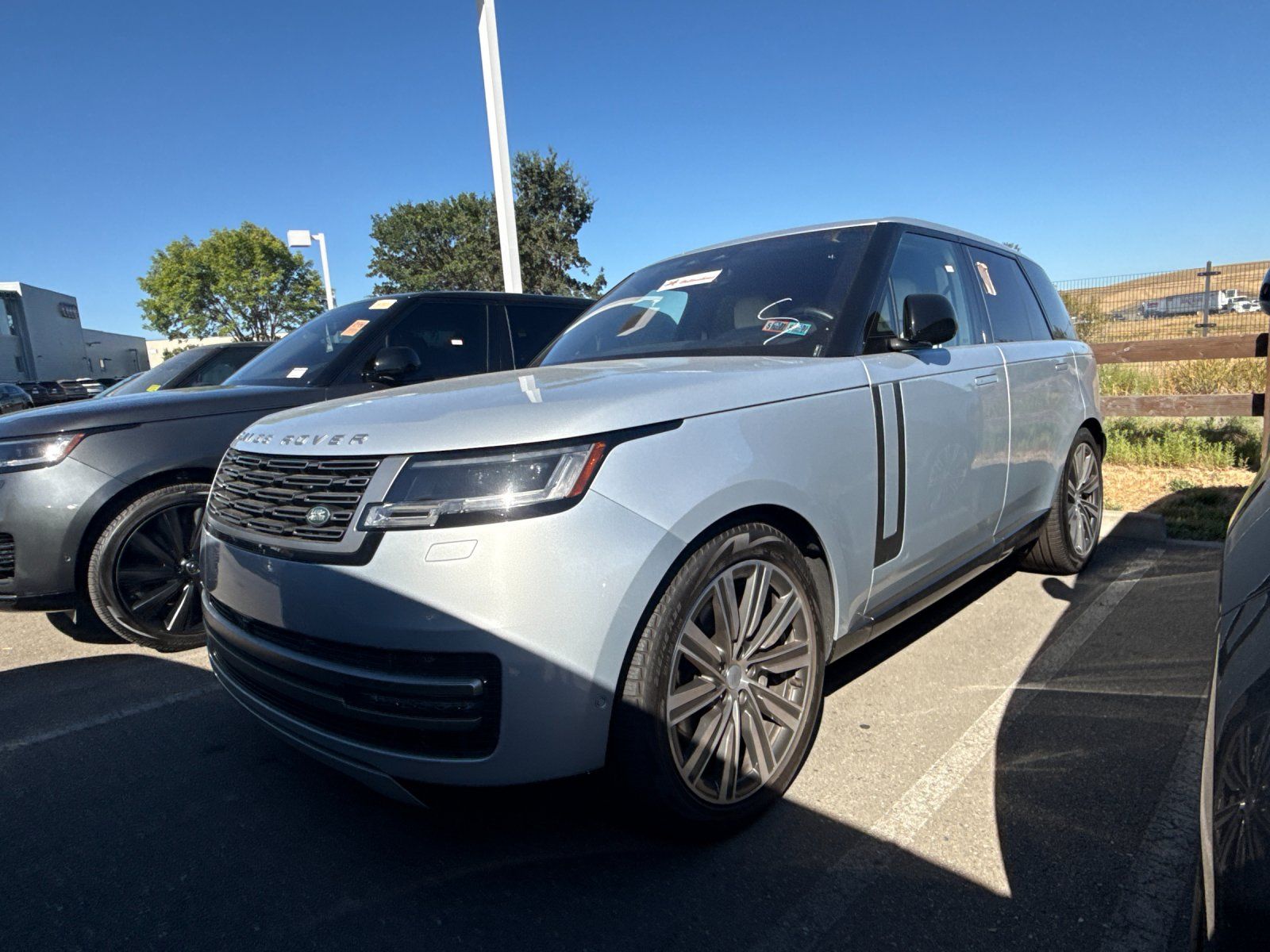 2023 Land Rover Range Rover SE — foto completa 2 de 3