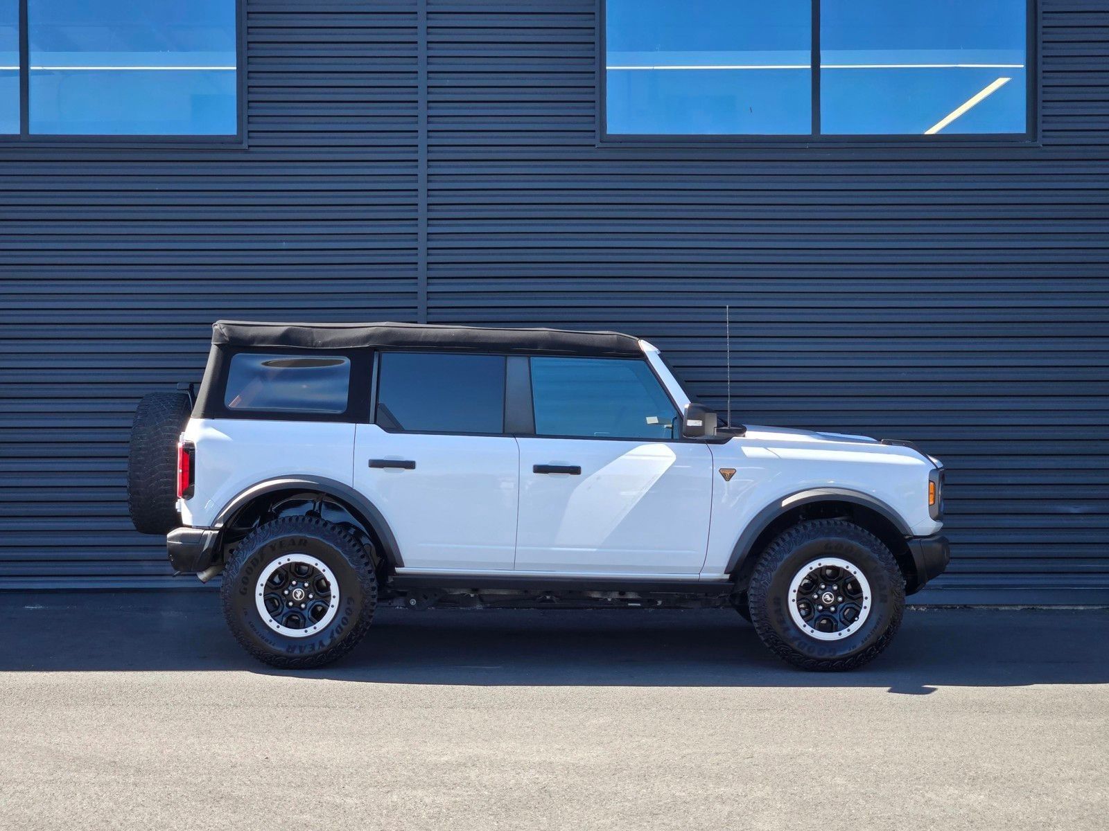 2023 Ford Bronco Badlands — full photo 7 of 45