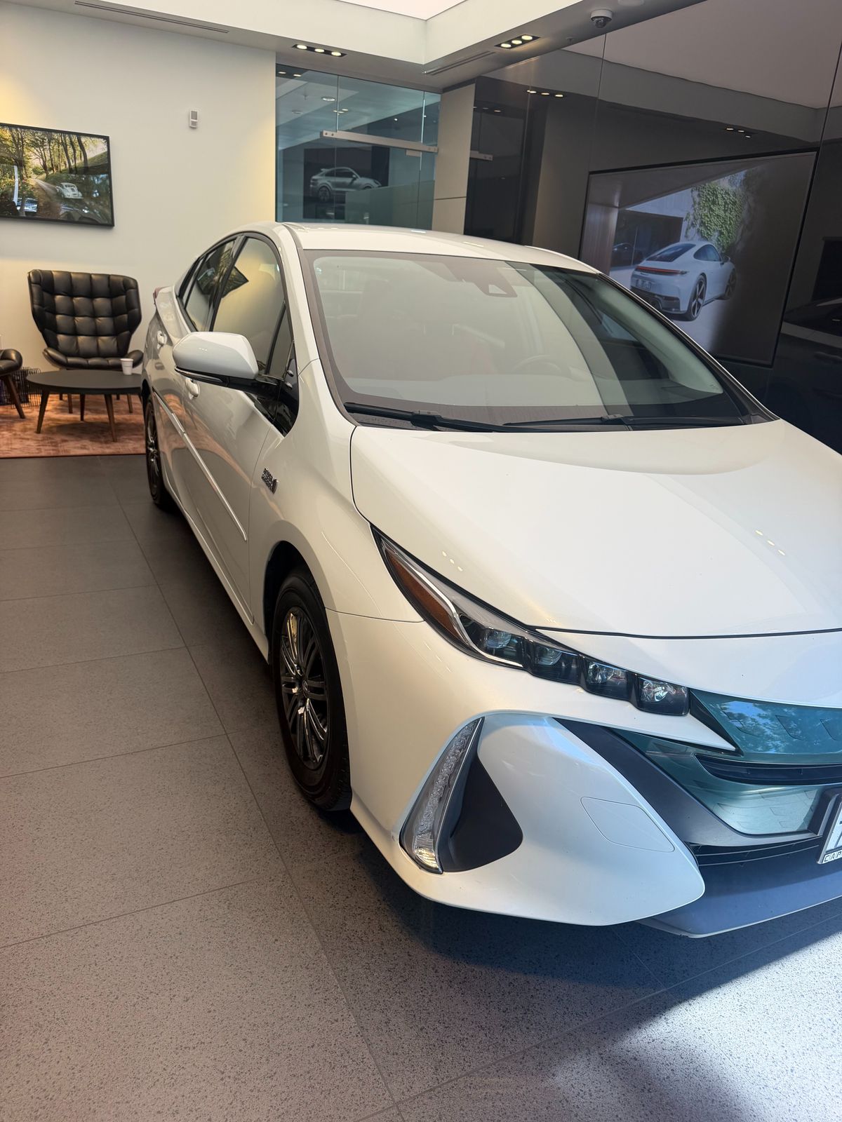2017 Toyota Prius Prime Premium — foto completa 3 de 8