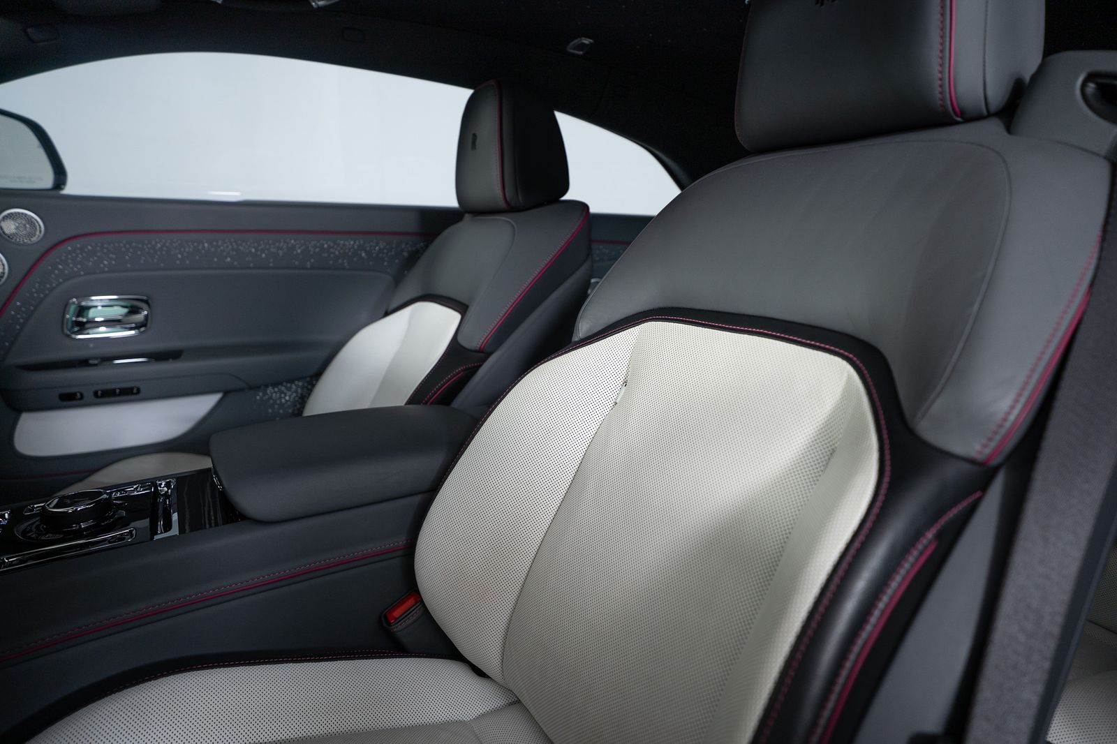 2024 Rolls-Royce Spectre — full photo 25 of 54