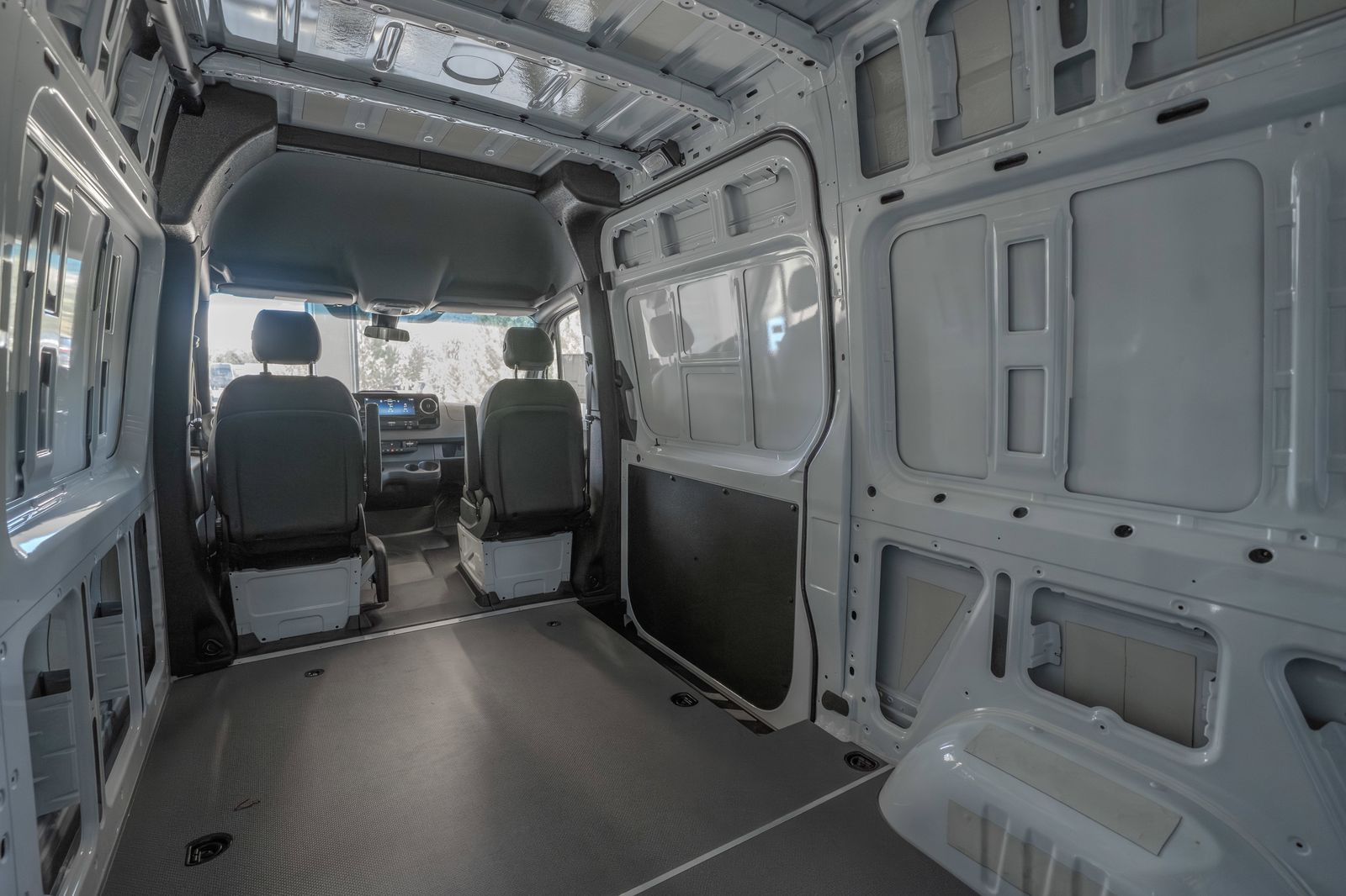 2025 Mercedes-Benz Sprinter 2500 Cargo 144 WB — foto completa 28 de 37
