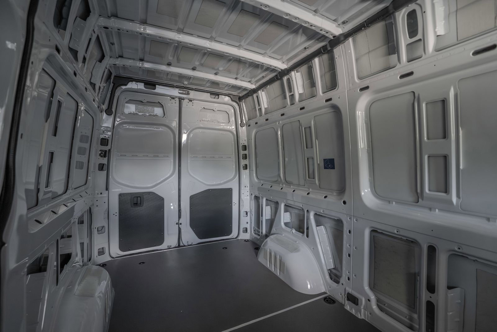 2025 Mercedes-Benz Sprinter 2500 Cargo 144 WB — foto completa 27 de 37