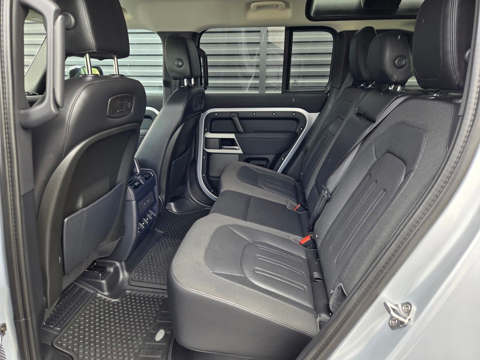2020 Land Rover Defender 110 SE — foto completa 10 de 45