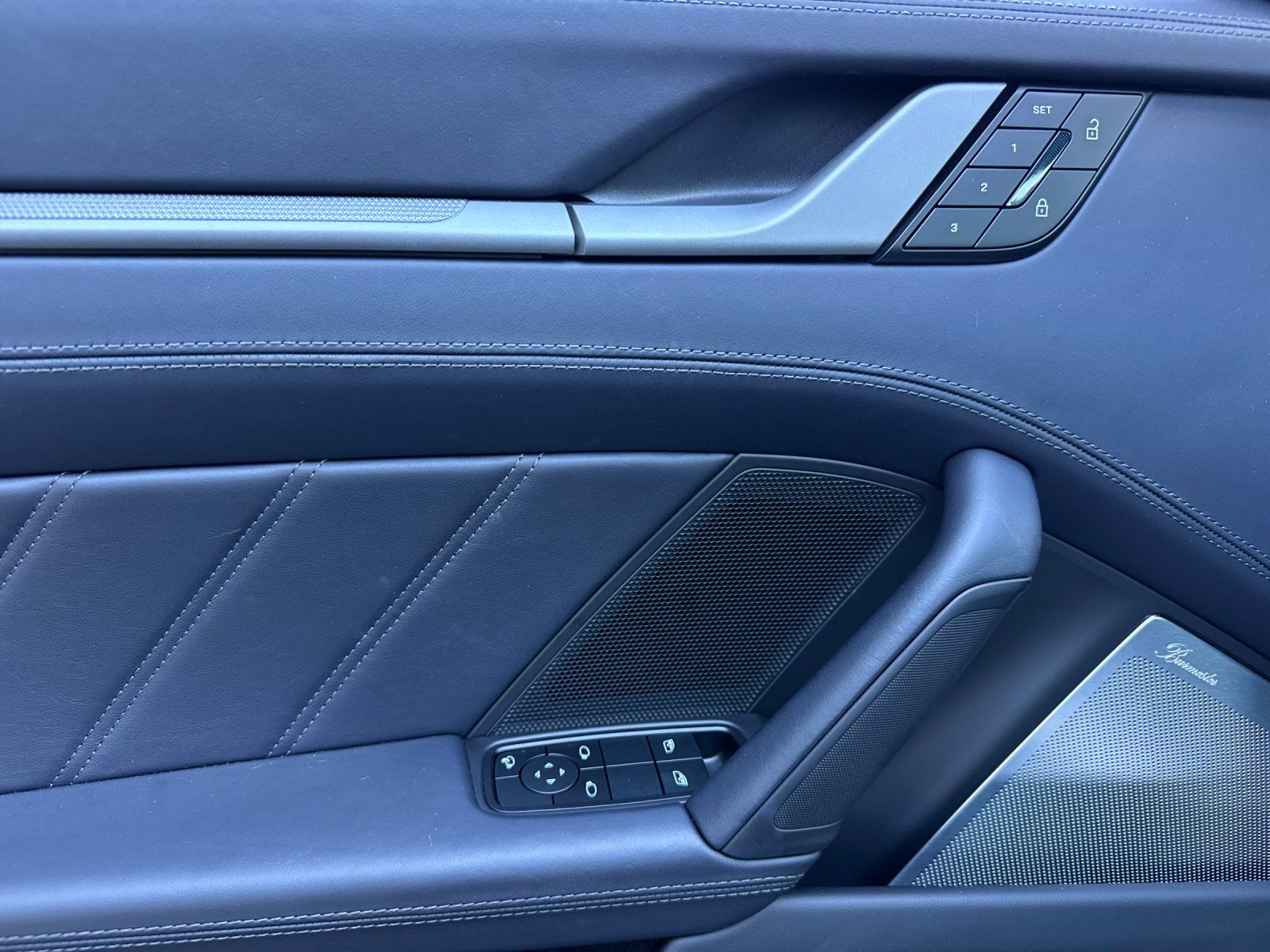 2025 Porsche 911 Carrera S — full photo 13 of 29